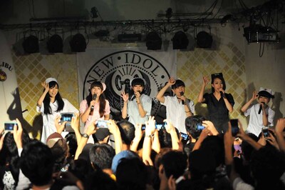 ナース服姿のBiS。