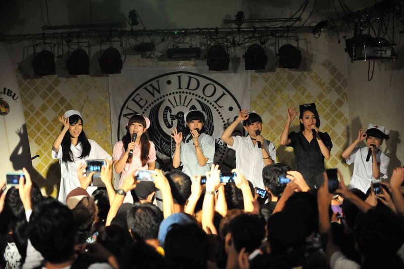 ナース服姿のBiS。