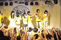 研究員からのコールに涙ぐむミチバヤシリオ。