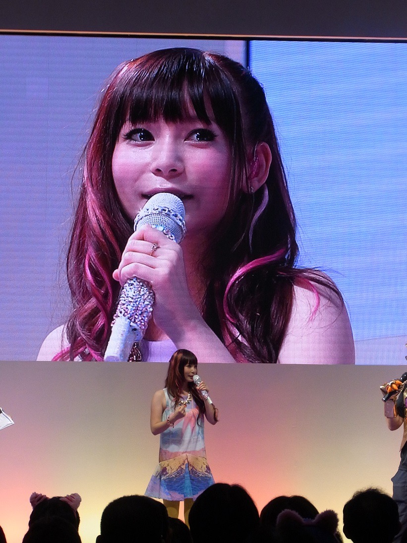 中川翔子「TOKYO GAME SHOW 2013」出演時の様子。