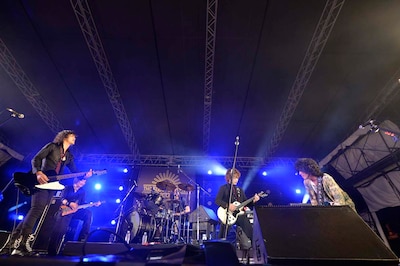 ZIGZOと佐藤タイジ。