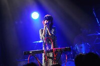 内田万里（Vo, Key）