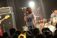 内田万里（Vo, Key）