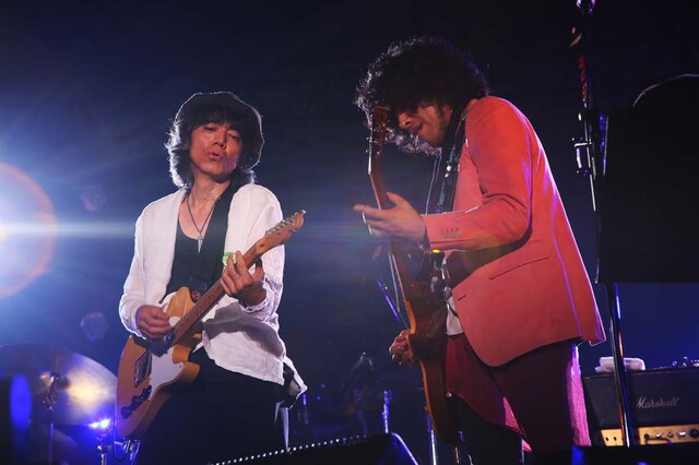 左から仲井戸"CHABO"麗市と佐藤タイジ。