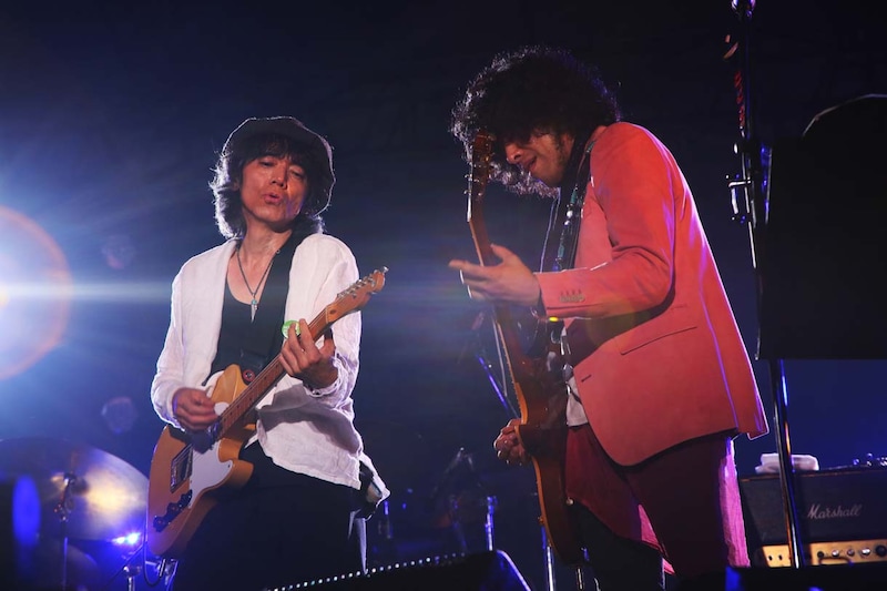 左から仲井戸"CHABO"麗市と佐藤タイジ。