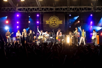 仲井戸"CHABO"麗市 with THEATRE BROOKのステージにアーティストが集結。