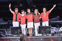 サザンオールスターズ「灼熱のマンピー!! G★スポット解禁!!」宮城スタジアム公演の様子。