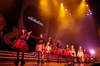 「私立恵比寿中学オータムデフスターCOMECOMEツアー2013 ～デラックス・ジャム・ジャンボリー・ネオ～」の様子。