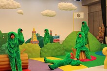 チームしゃちほこ「愛の地球祭」ビデオクリップ撮影中の様子。