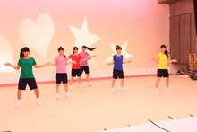 チームしゃちほこ「愛の地球祭」ビデオクリップ撮影中の様子。