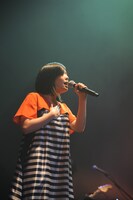 オープニングアクトを務めた南波志帆。