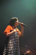 オープニングアクトを務めた南波志帆。