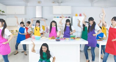 チームしゃちほこ「愛の地球祭」ビデオクリップより。