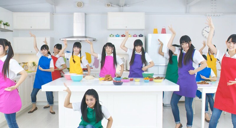 チームしゃちほこ「愛の地球祭」ビデオクリップより。