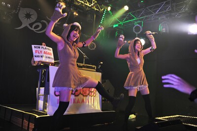 MAN WITH A MISSION「FLY AGAIN」で踊るくりかまき。