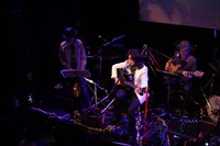 マーク from GARO「時の魔法」発売記念ライブの様子。