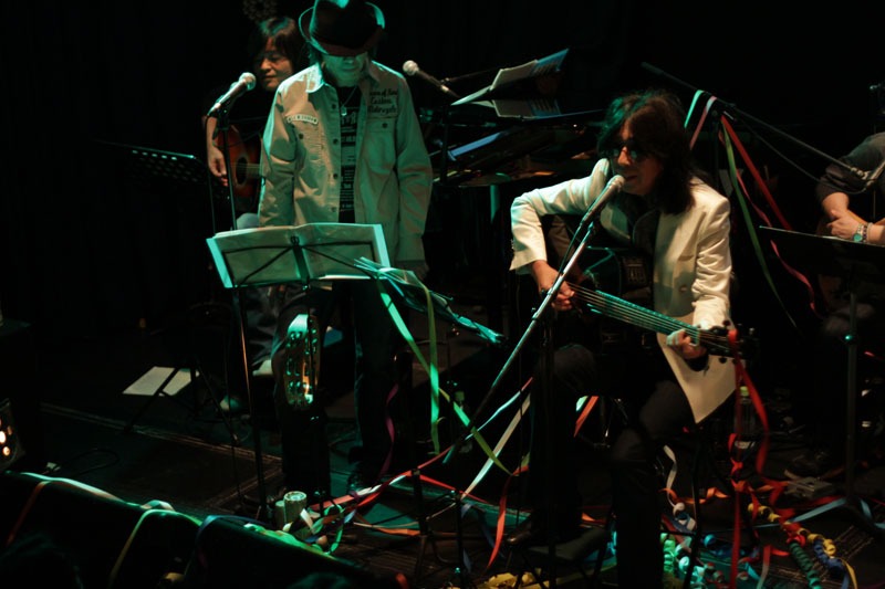 マーク from GARO「時の魔法」発売記念ライブの様子。