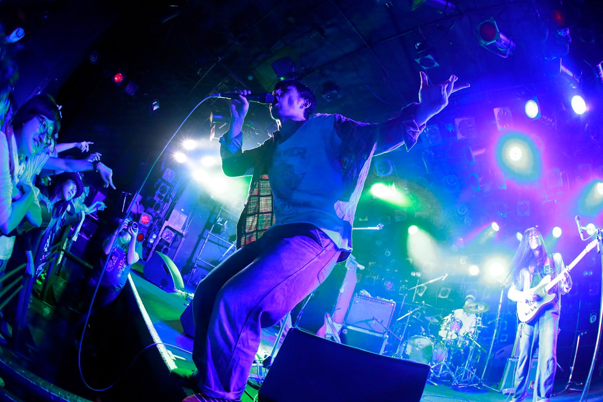安部コウセイ（Vo, G）（Photo by Viola Kam -V'z Twinkle Photography-）