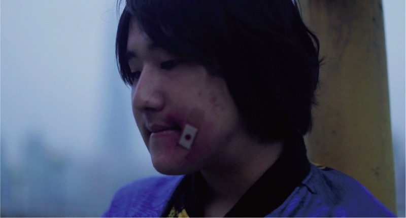 THE NAMPA BOYS「MAKEINU SONG」ビデオクリップのワンシーン。