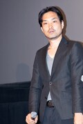 監督の窪田崇。