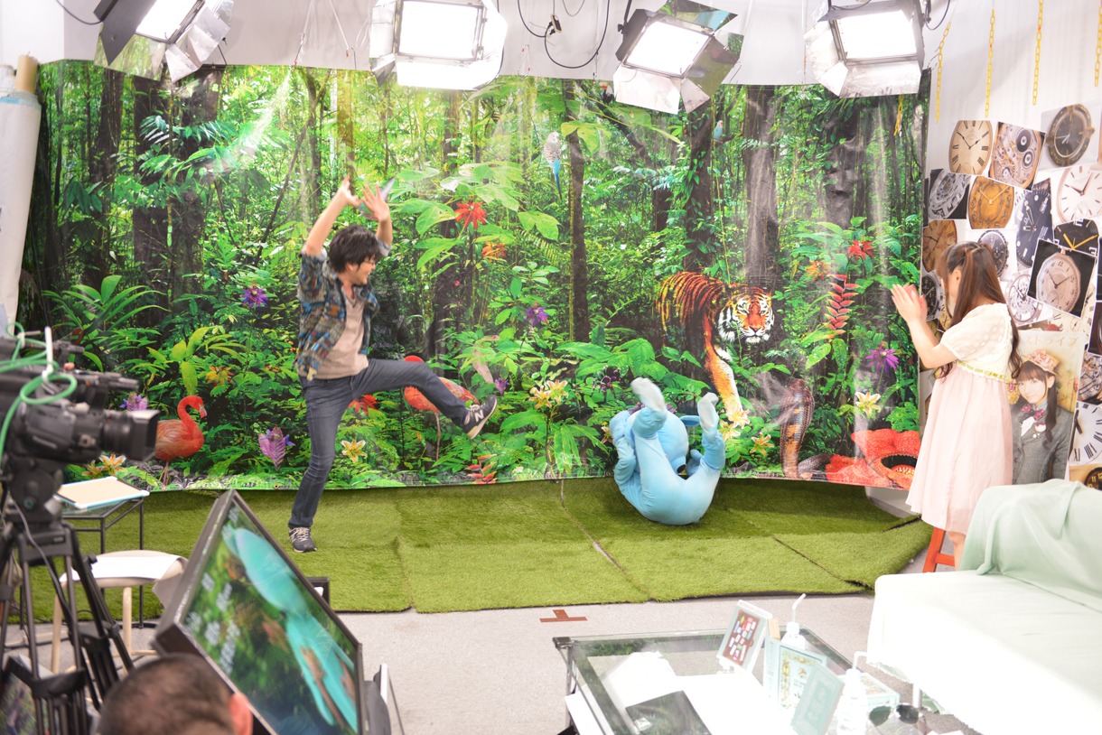 写真は今年9月に配信された「NICONICO STATION #05」の様子。ワシさんこと鷲崎健とクマスターのバトルシーン。