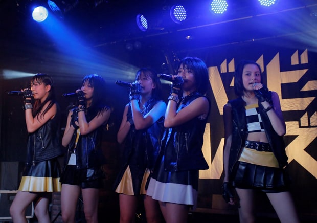 定期ライブ「虎視眈眈 Vol.5」の様子。