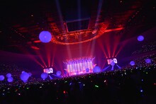 BUMP OF CHICKEN「BUMP OF CHICKEN 2013 TOUR "WILLPOLIS"」神奈川・横浜アリーナ公演の様子。（撮影：古渓一道）