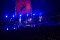 グループ魂「新曲ができました！グループ魂の、今月はワンマン３回でカンベンしてくださいツアー」の様子。