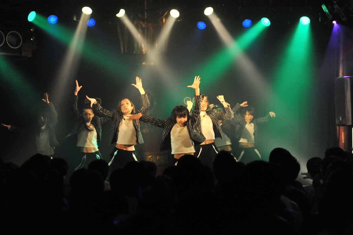 東京・Shibuya VUENOSでの「LinQ Lady Super Live Tour 2013」の様子。