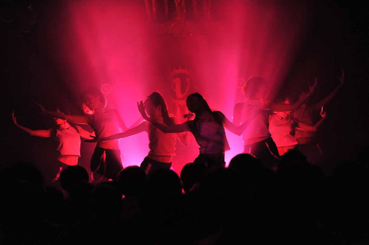 東京・Shibuya VUENOSでの「LinQ Lady Super Live Tour 2013」の様子。