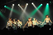 東京・Shibuya VUENOSでの「LinQ Lady Super Live Tour 2013」の様子。