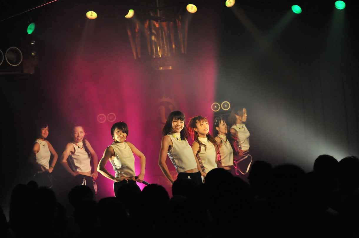 東京・Shibuya VUENOSでの「LinQ Lady Super Live Tour 2013」の様子。