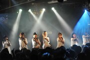 東京・Shibuya VUENOSでの「LinQ Lady Super Live Tour 2013」の様子。