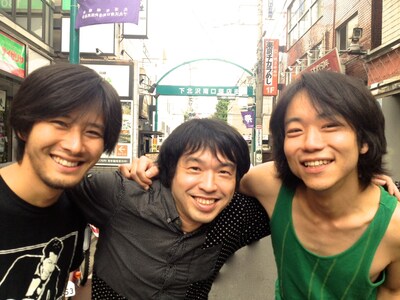 ダブルオー・テレサ。左から上野智文、植木遊人、大塚謙一郎。
