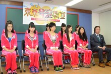 東京パフォーマンスドールと古田新太。