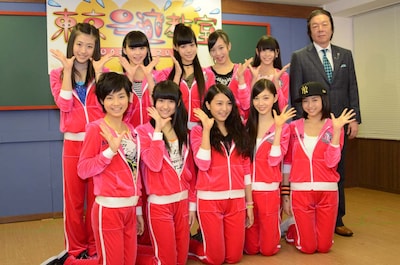 東京パフォーマンスドールと古田新太。