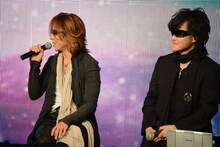 左からYOSHIKI、Toshl。