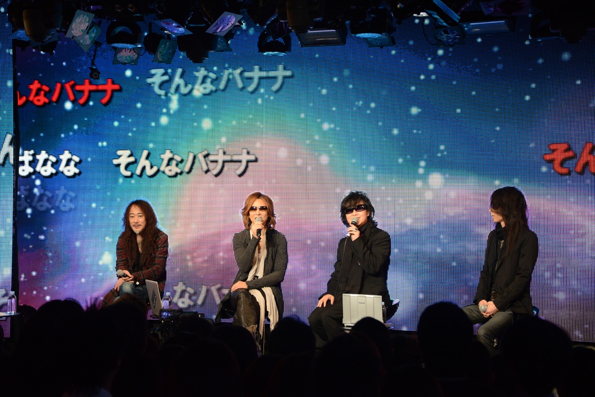 東京・ニコファーレにて行われたX JAPANトークイベントの様子。