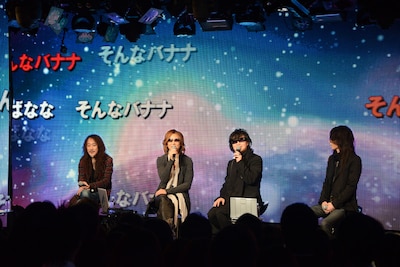 東京・ニコファーレにて行われたX JAPANトークイベントの様子。