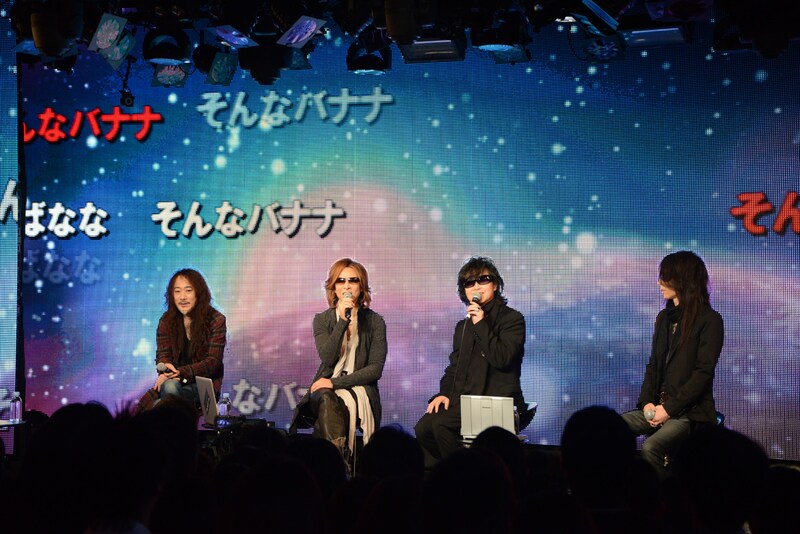 東京・ニコファーレにて行われたX JAPANトークイベントの様子。
