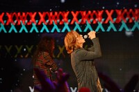 絶叫するYOSHIKI。