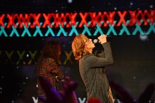 絶叫するYOSHIKI。