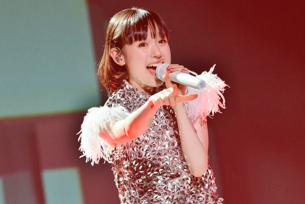「武藤彩未 LIVE DNA 1980 ～version2.～」の様子。
