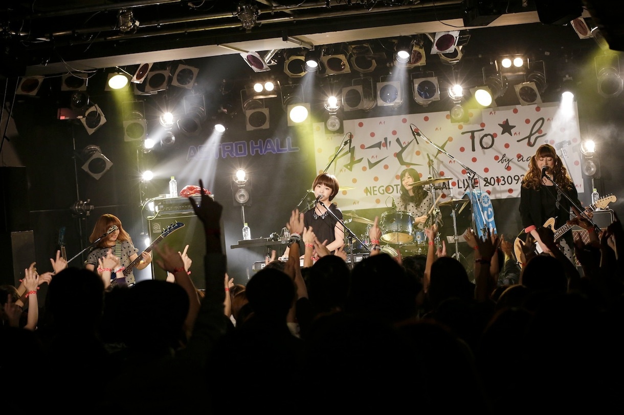 ねごと「To b. by agnes b. presents “ねごと” SPECIAL LIVE」の様子。