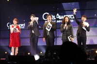 イベントMCを務めた松村未央、平成ノブシコブシ、ピース（左から）。