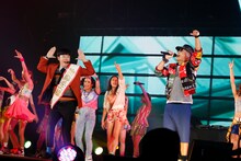 阿部サダヲ、VERBAL（手前左から）