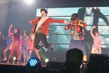 阿部サダヲ、VERBAL（手前左から）