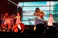 阿部サダヲ、VERBAL（手前左から）