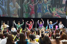 超特急「ウルトラ超特急2013年秋 二大決戦！ ウルトラ超特急 VS 8号車」の様子。