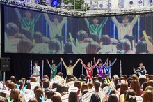 超特急「ウルトラ超特急2013年秋 二大決戦！ ウルトラ超特急 VS 8号車」の様子。